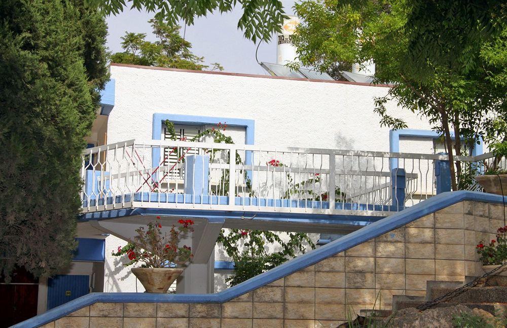 Travel Hotel Gesher Haziv Екстер'єр фото