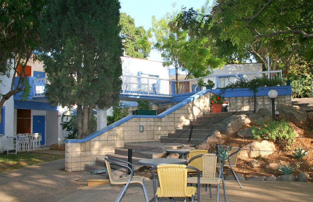 Travel Hotel Gesher Haziv Екстер'єр фото