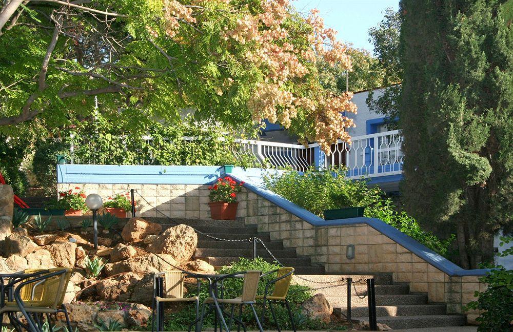 Travel Hotel Gesher Haziv Екстер'єр фото