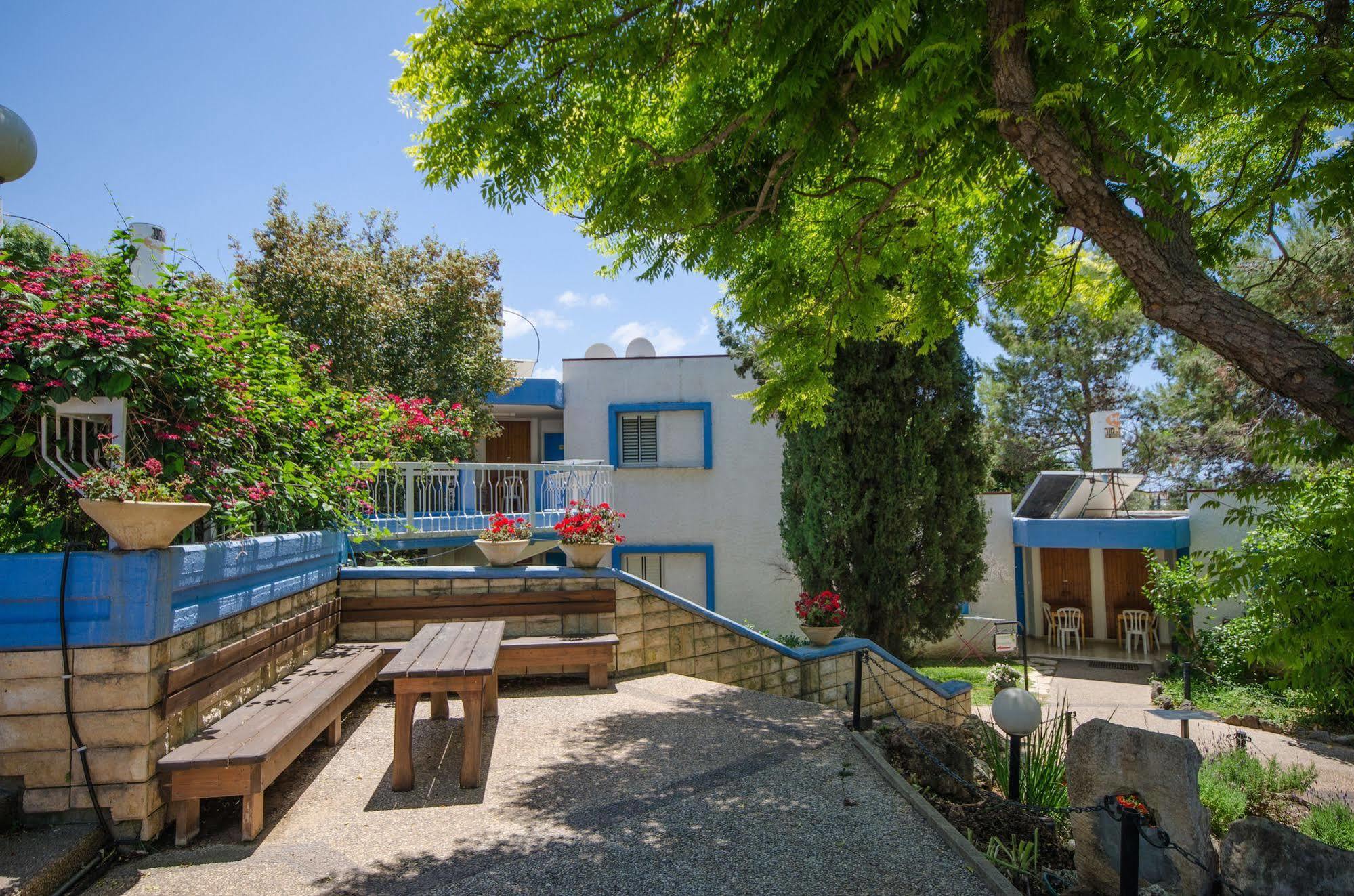 Travel Hotel Gesher Haziv Екстер'єр фото
